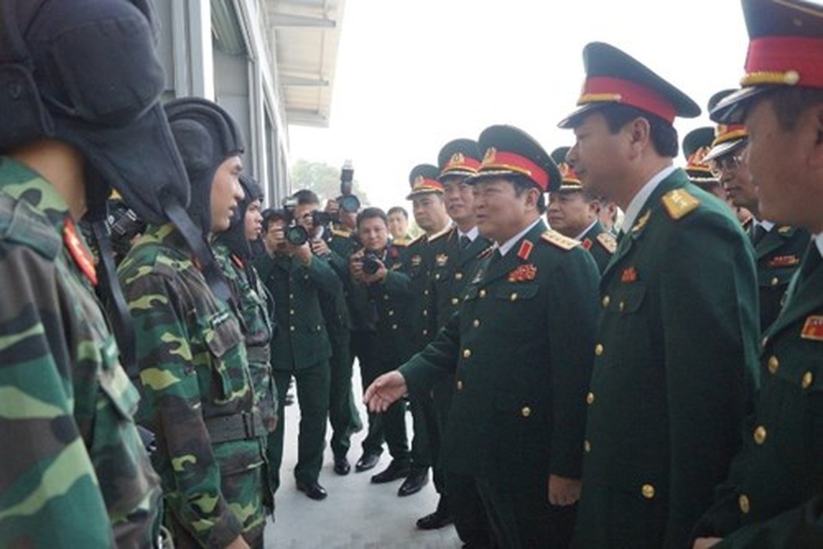 Dai tuong Ngo Xuan Lich kiem tra cong tac SSCD ngay giap Tet-Hinh-2